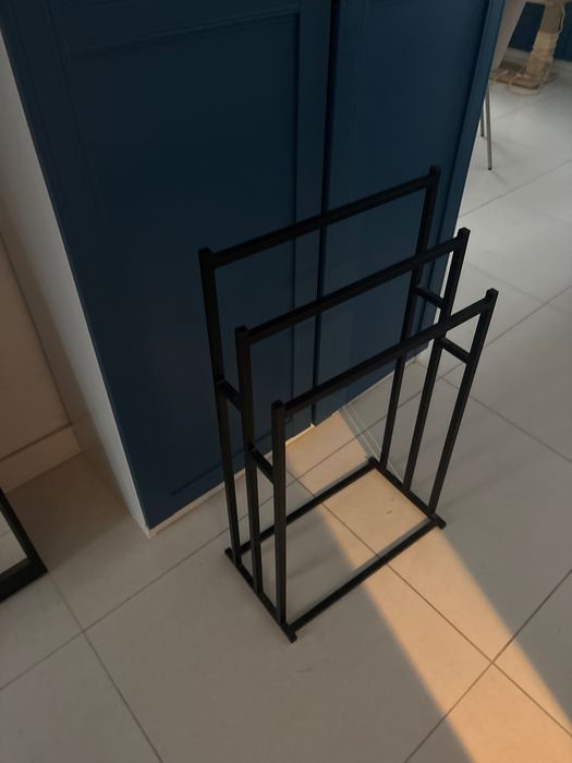 Wieszak  stojak do łazienki  na ręczniki