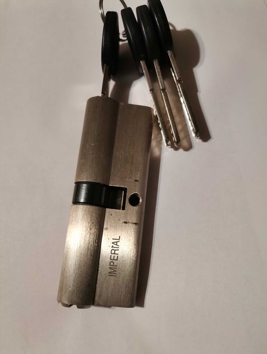 Замок личинка, сердцевина.