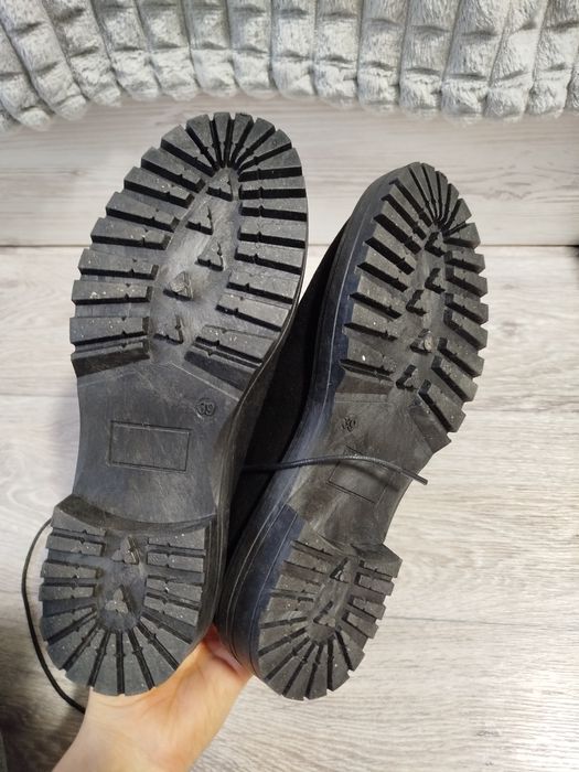 Демісезонні замшеві нові черевики 39р