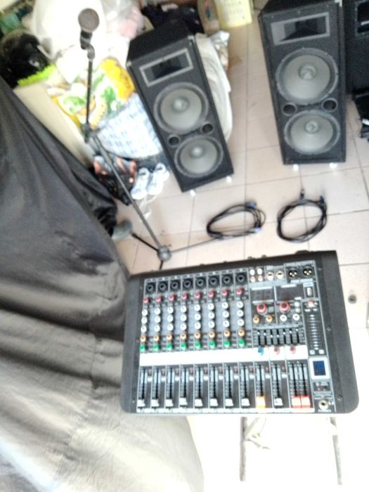 PA Completo, mesa amplificada + 2 colunas com 2x12" + 2 cabos64564256213634121