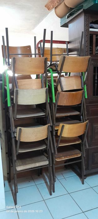 Lote de cadeiras infantis (15)