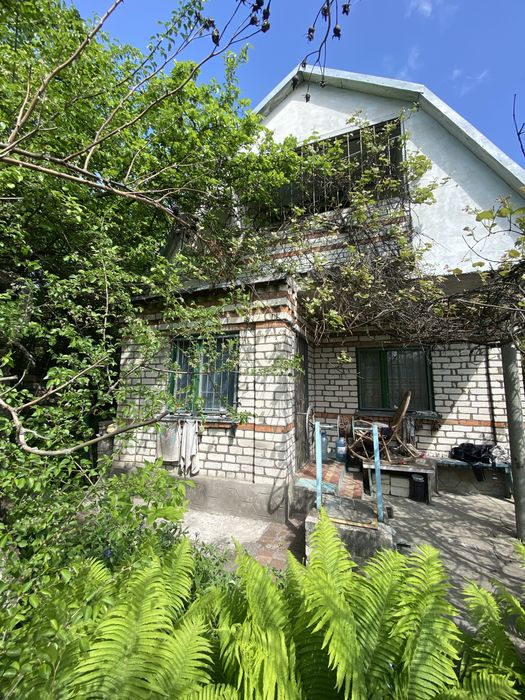Продається гарний будинок .