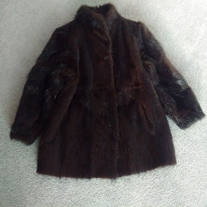 Eleganckie czarne futro