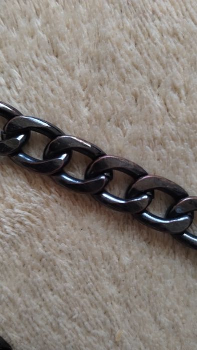 Mała torebka na grubszym łancuchu