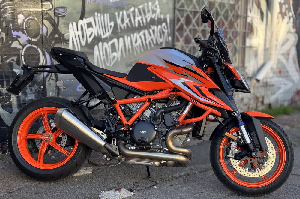 Мотоцикл KTM 1290 Super Duke R 2024 рік
