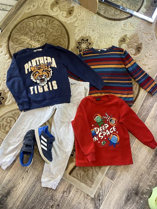 Пакет речей,спортивний костюм.