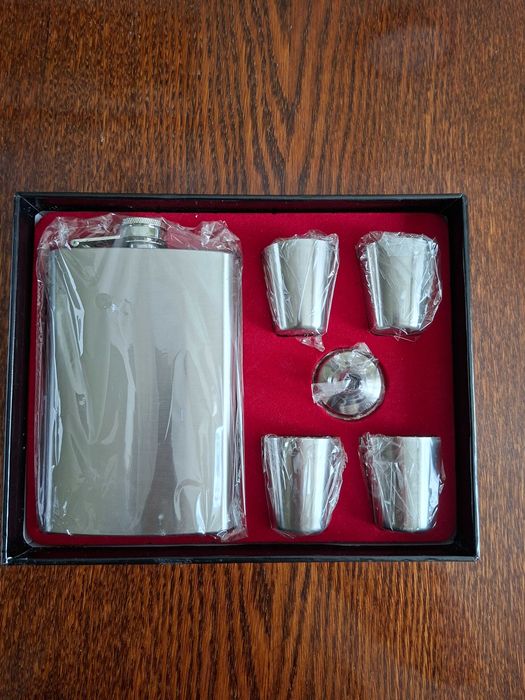 Фляжка для алкоголя дорожная. Подарочный набор.