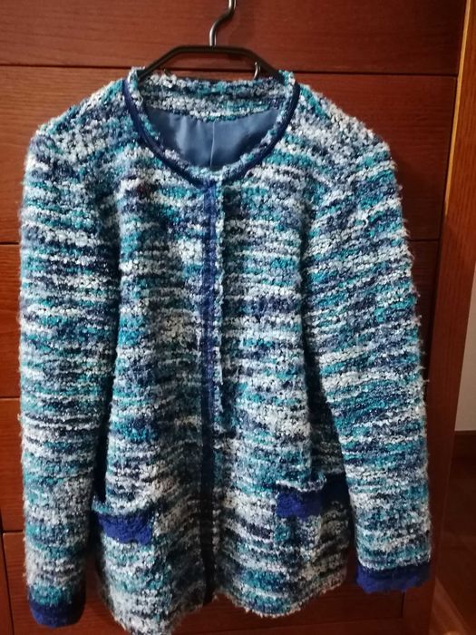 Casaco mesclado em vários tons de azul