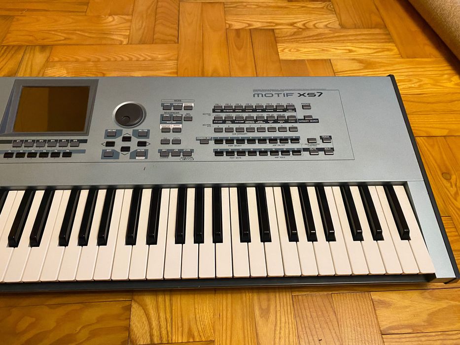 Yamaha XS7 + case – stan bardzo dobry, gotowy do gry od zaraz!