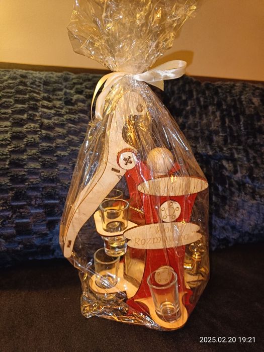 Zestaw kieliszków prezent na 18 osiemnastkę