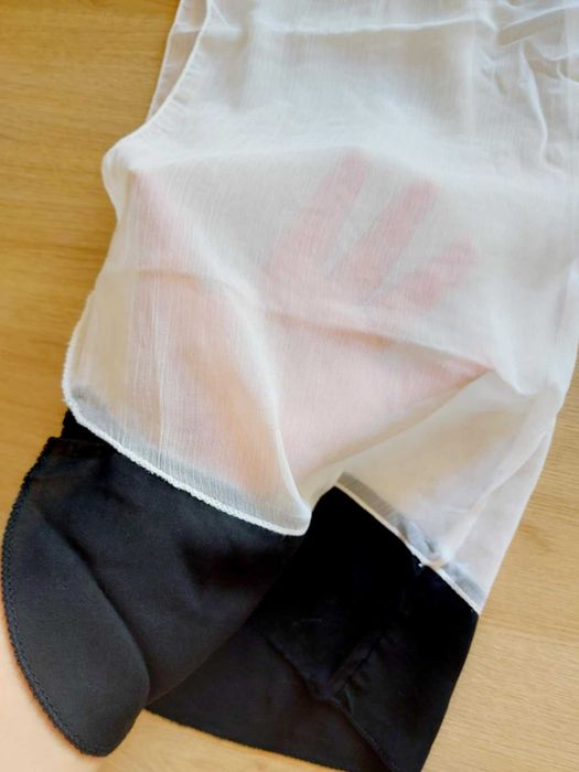 Calça leve branca e preta