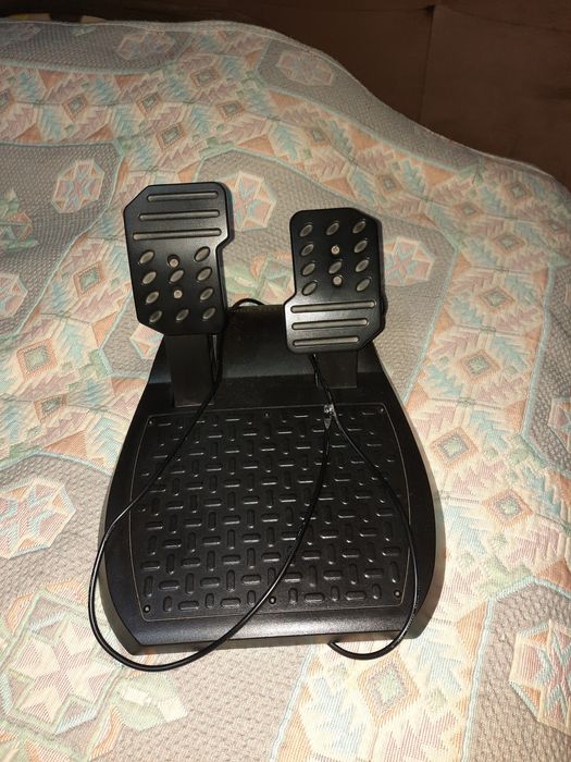 Volante Trustmaster T80 edição especial Ferrari 488