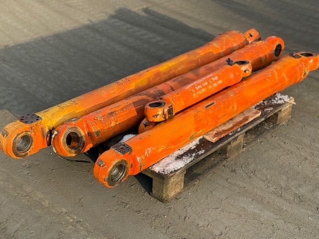 LIEBHERR R 924 Compact komplet siłowników hydraulicznych