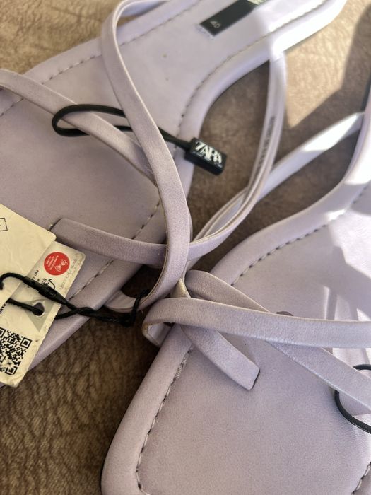 Нові тапці Zara