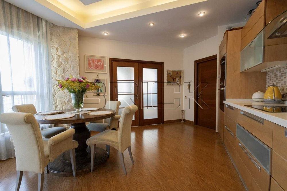 Продаж 3х кім. VIP кв. метро Золоті Ворота вул. Володимирська 4 поверх