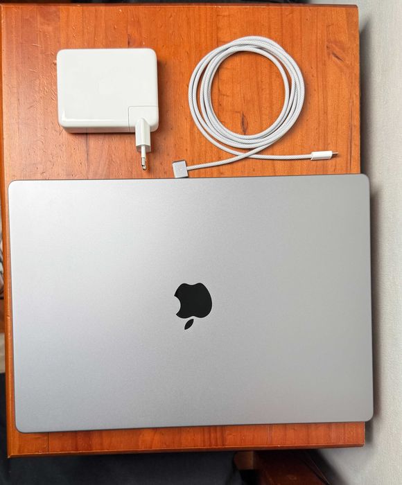 Macbook M2 Max 16" 12 CPU 38 GPU /32gb RAM / 1TB