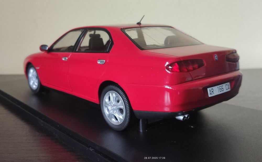 Alfa Romeo 166 3.0 V6 1:18 Mitica
