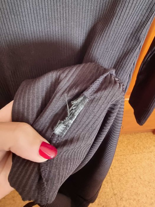 Vestido preto com decote e racha à frente H&M, tam 32 - nunca usado