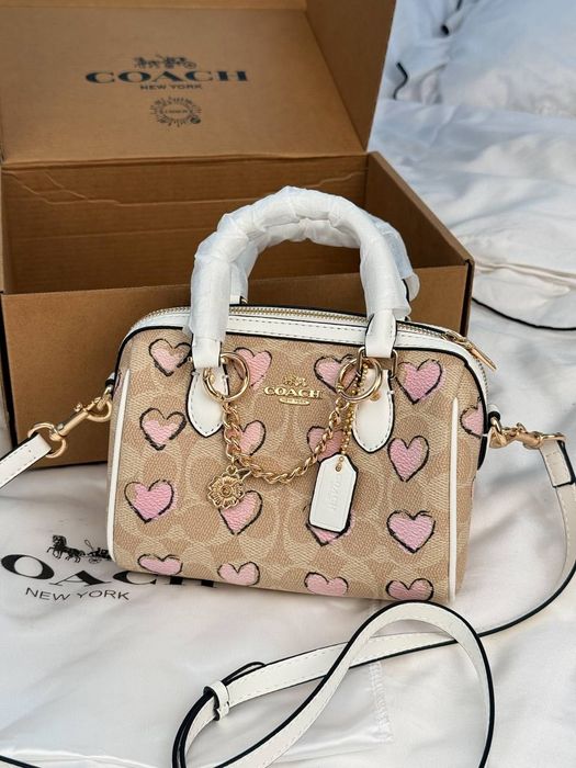 Coach Signature Canvas Heart Print Bag / жіноча сумочка / женская сумочка коуч