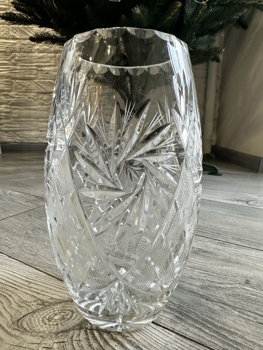 Кришталева ваза . Висота 22 см