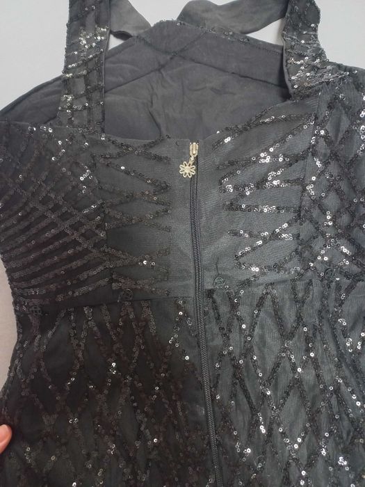 Вечірня сукня чорного кольору, в гарному стані.