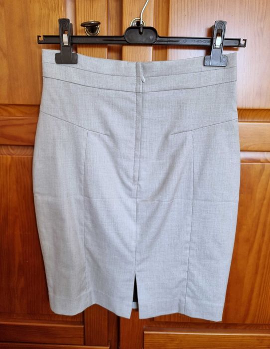 Saia estilo executivo cinzenta clara H&M, tamanho 36
