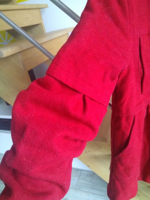 Czerwony krótki płaszczyk damski Pull & Bear 36 S