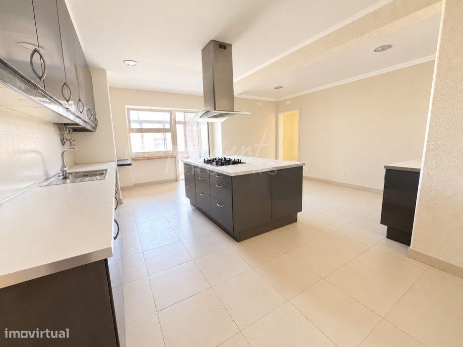 Apartamento T5 Para Arrendamento [Avenida António Augusto Aguiar]