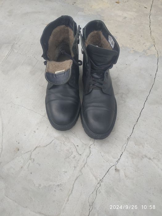 Мужские кожаные ботинки.