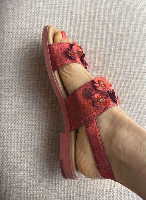 Sandalias em pele com lentejoulas Eureka