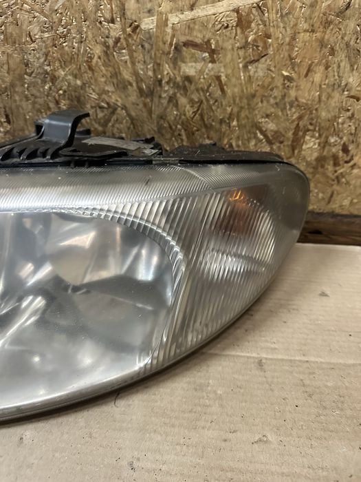 Передні фари Chrysler Voyager 3 Крайслер Вояжер 3 2001-2007