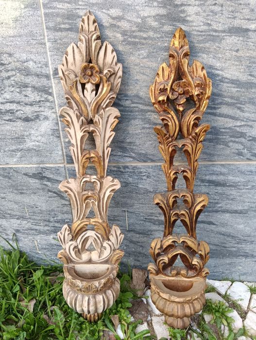 fontes de água benta de parede antiga,