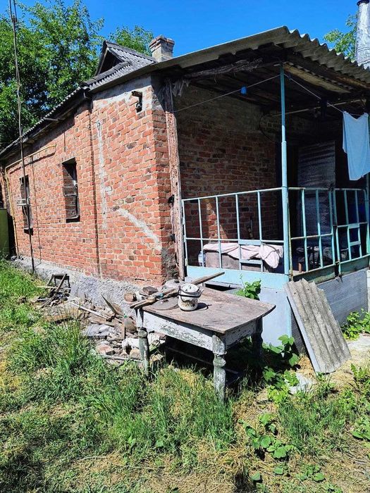 Продам 1/2 дома в центре Змиева