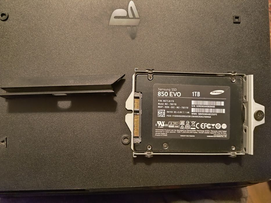 PlayStation 4 pro SSD 1 TB