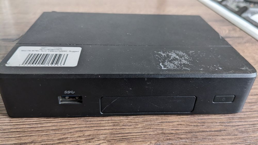 Комп'ютер INTEL NUC 8 Rugged Celeron N3350 (BKNUC8CCHKR2)
Комп'ютер IN