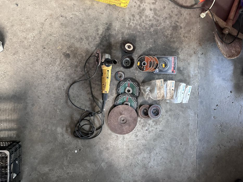 Rebarbadora DeWalt DW 811