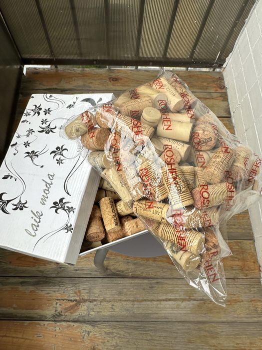 Корки / пробки з-під вина / шампанського