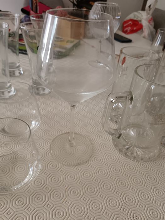 Jogo de copos de cerveja e taças