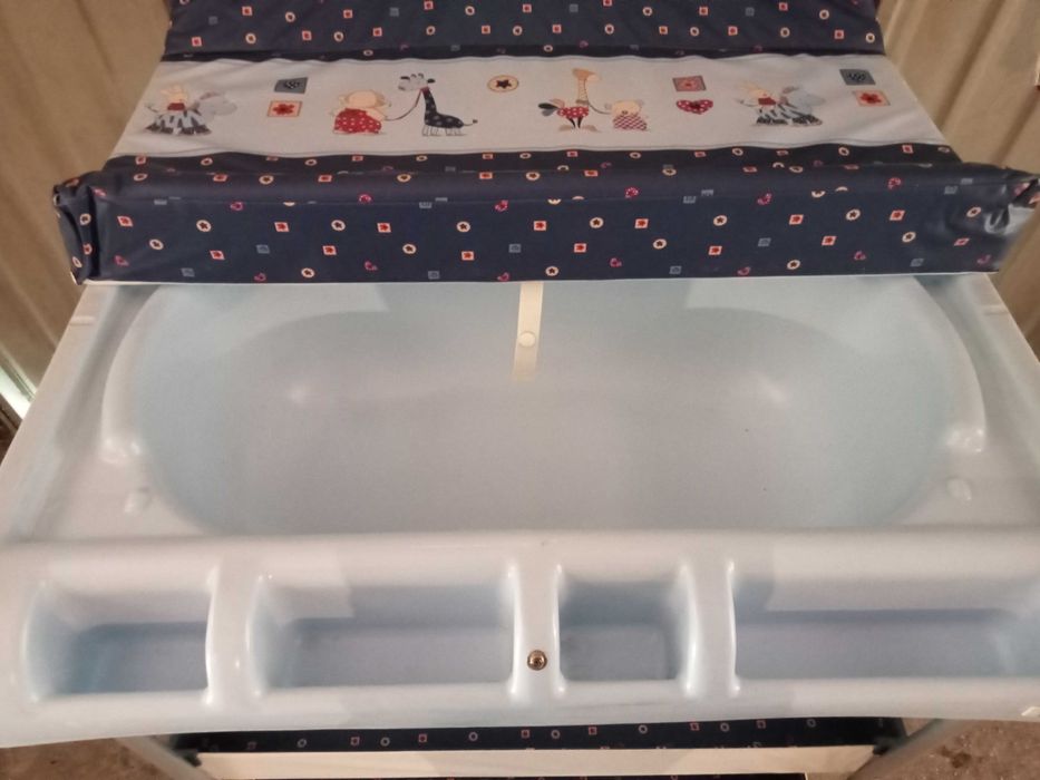 Banheira de bebé com suporte