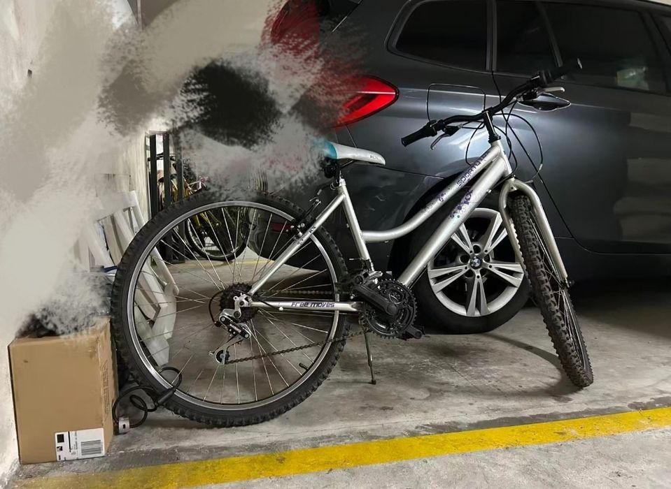 A bicicleta, boa aparência , está em bom estado de funcionamento e sem danos.