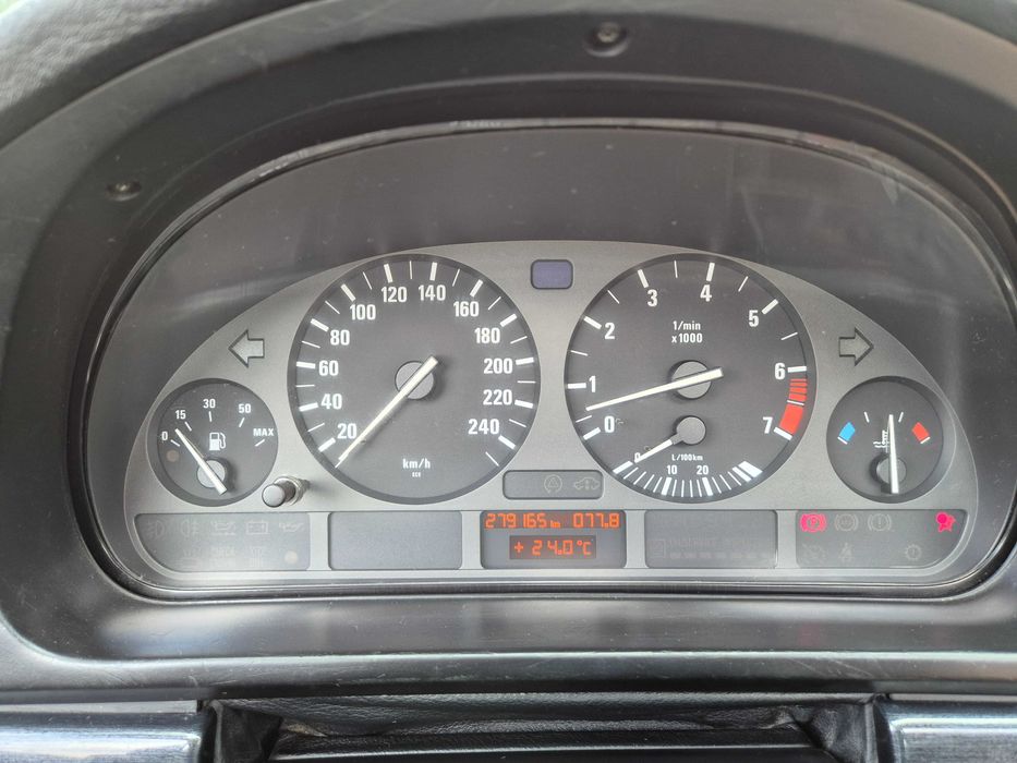 BMW E39 - 520I (6 cilindros gasolina)