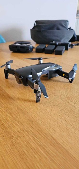 Dron DJI Mavic Air w dużym zestawie