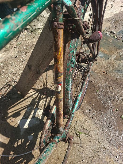 Bicicleta muito antiga para restaurar