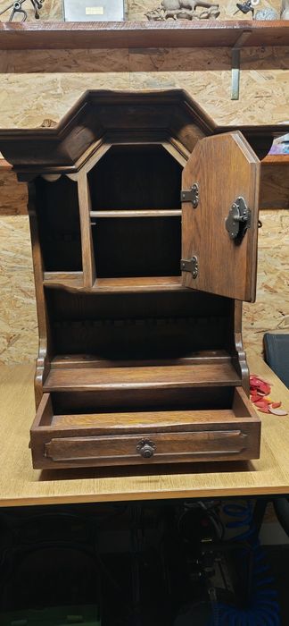 Przedwojenna debowa szafka na fajki