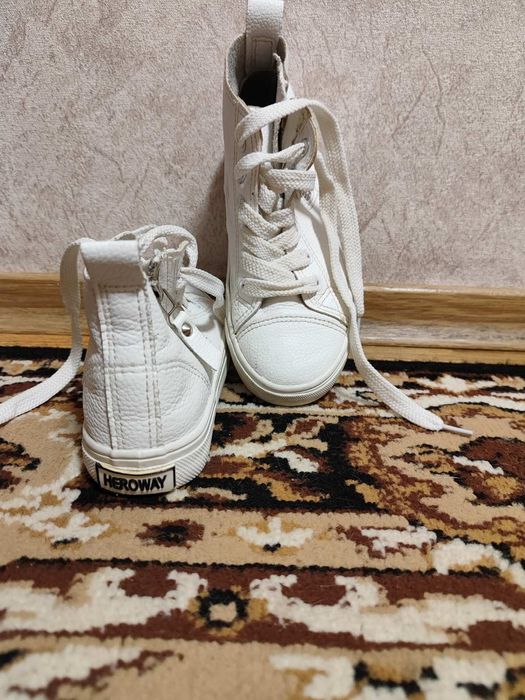 Продам кеды для девочки