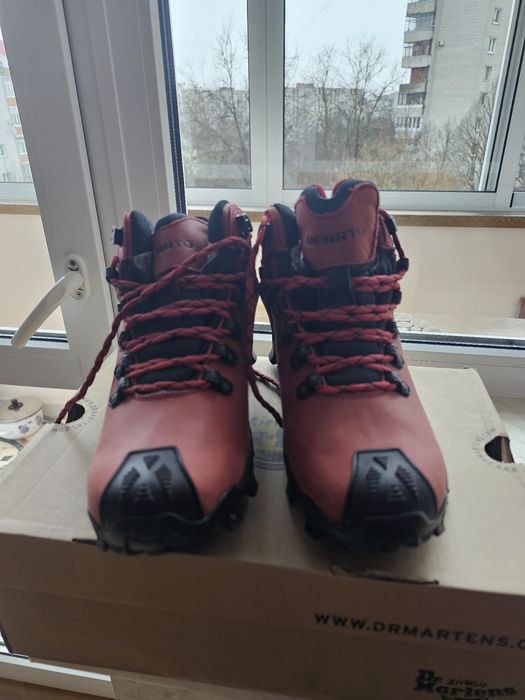 Кросівки жіночі, трекінгові.