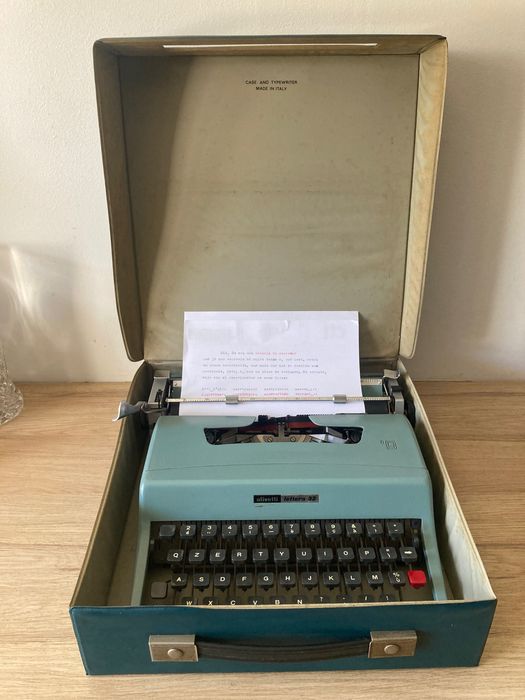 Máquina de escrever  **  Olivetti 32