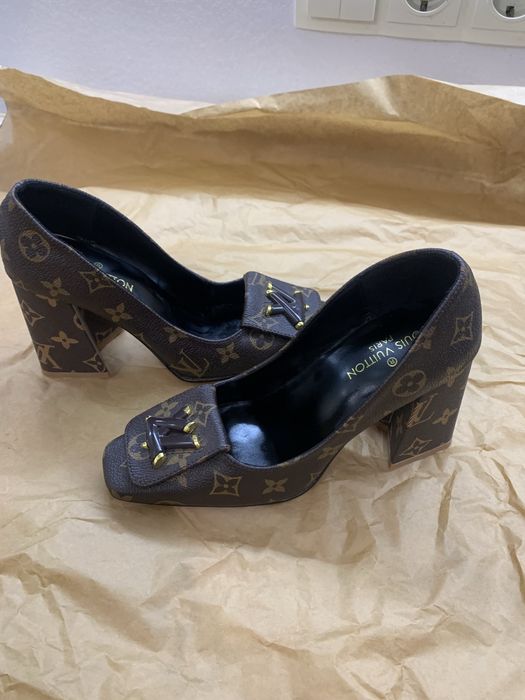 Шкіряні туфлі  LV