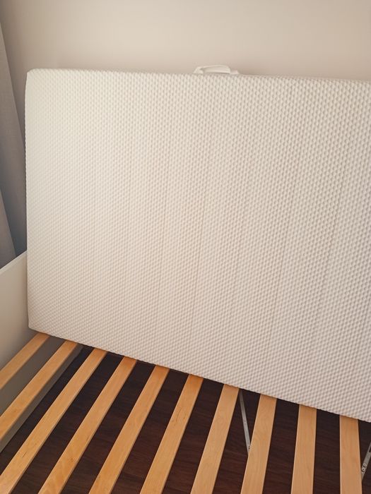 Cama e colchão de solteiro como novos
