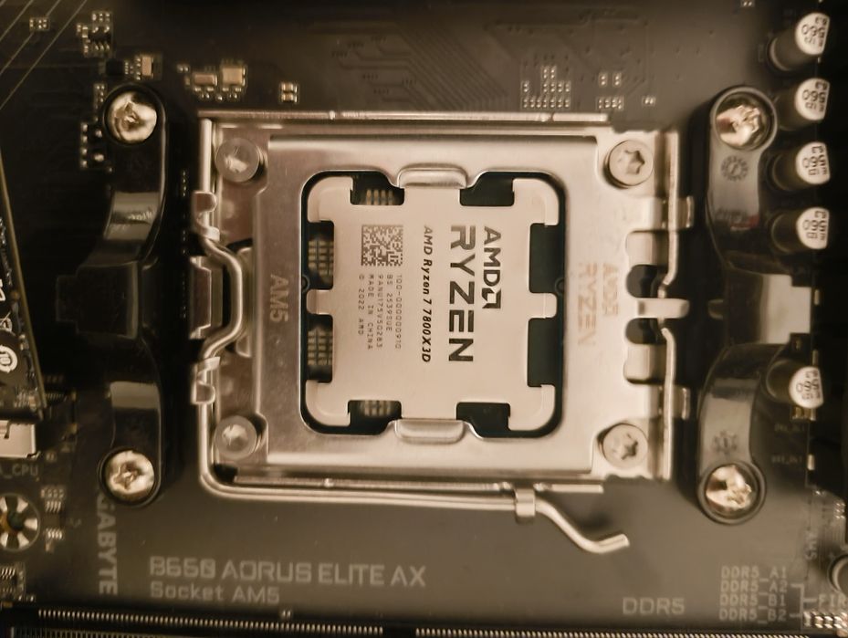 aorus b650 elite ax, 7 7800x3d, 2tb ssd aorus